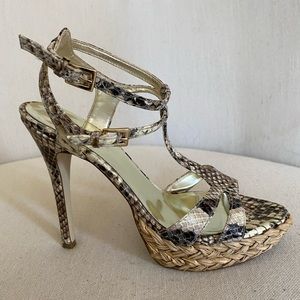 Vintage GUESS platform heels. Size 6M